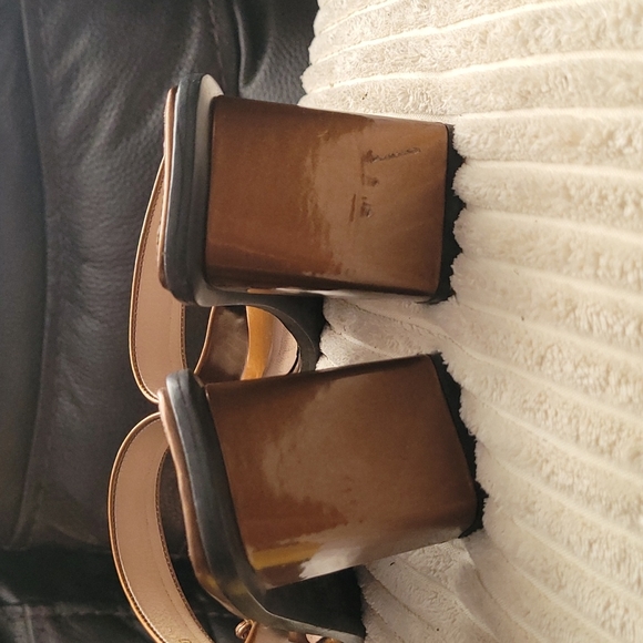 Louis Vuitton Bronze Vernis Block Heel Sandals - Picture 4 of 16